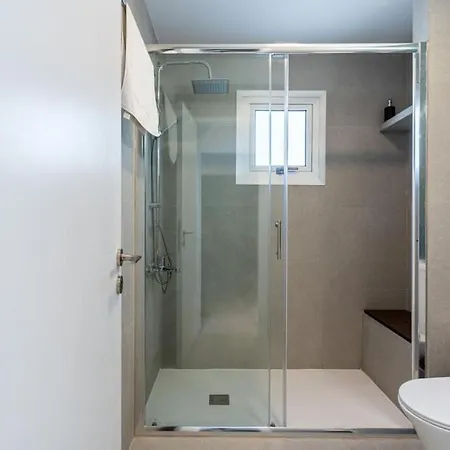 Hazel - 2-bedroom In *