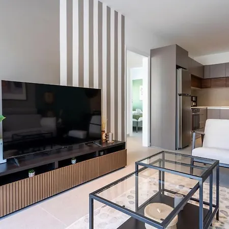 Hazel - 2-bedroom In *