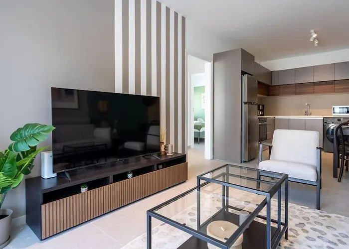 Hazel - 2-bedroom In *